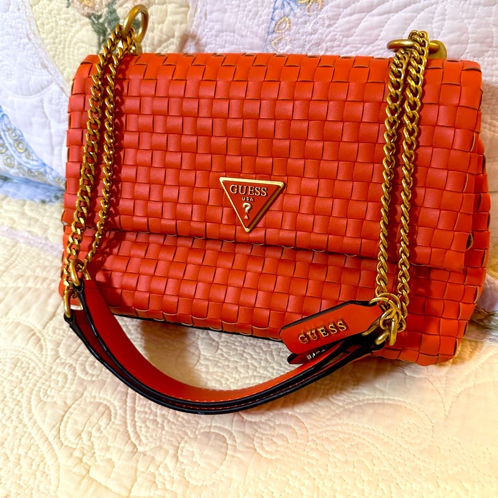 Guess shoulder handbag.